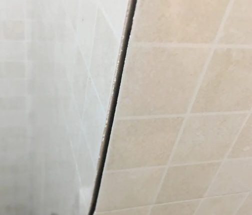 越城瓷砖空鼓维修公司分享阳台瓷砖脱落的修复过程可以分为以下几个步骤